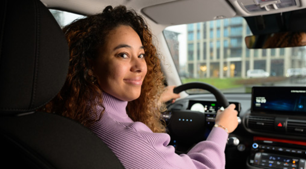 Leaserijder in auto