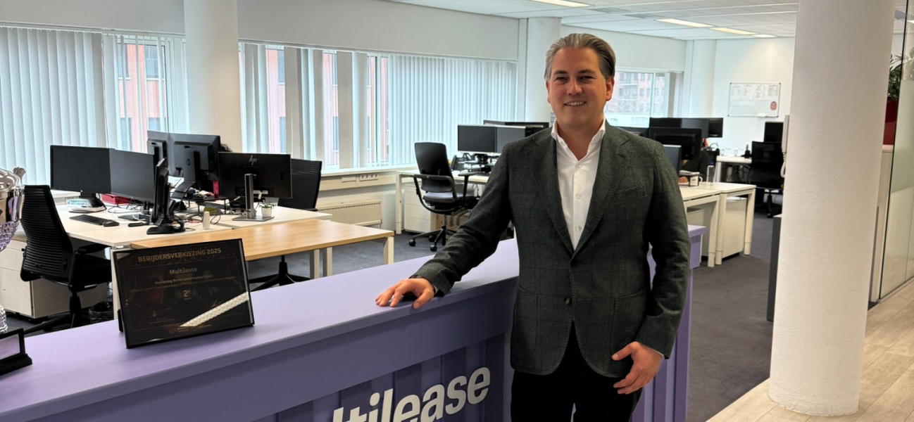 Philip bij balie Multilease