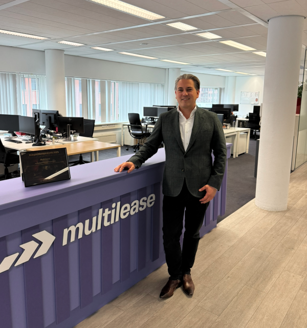 Philip bij balie Multilease