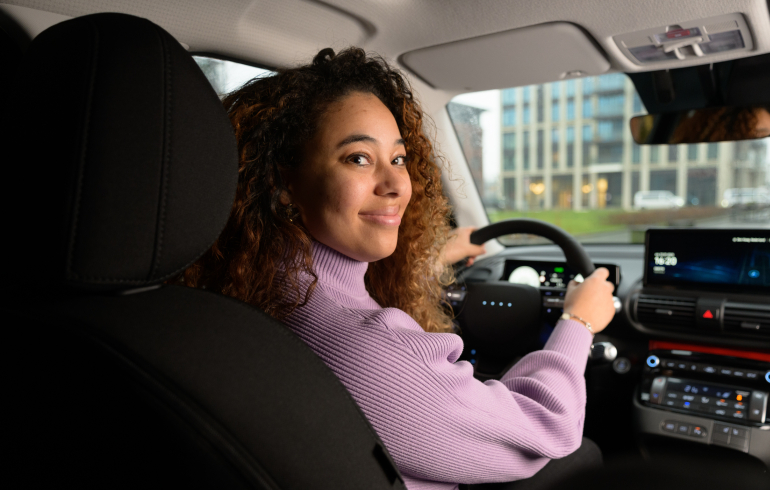 Leaserijder in leaseauto