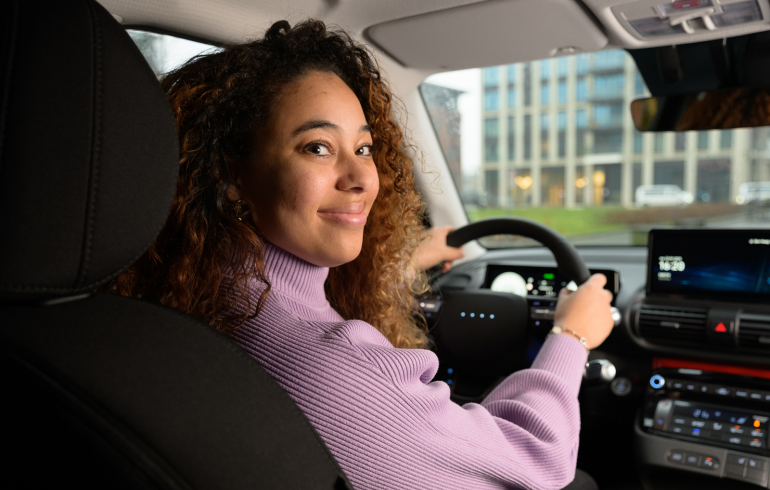 Leaserijder in auto