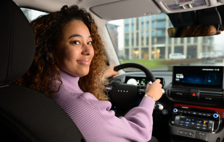 Leaserijder in auto